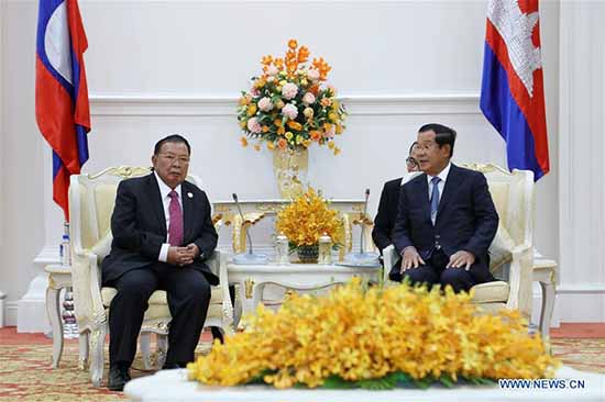 Le Cambodge et le Laos s'engagent à renforcer les relations bilatérales et la coopération