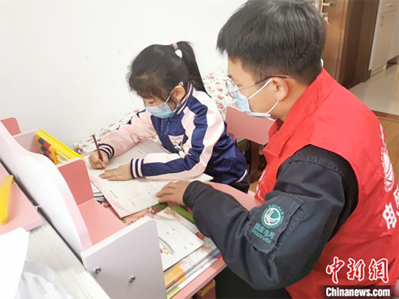 En photo : des bénévoles à Wuhan
