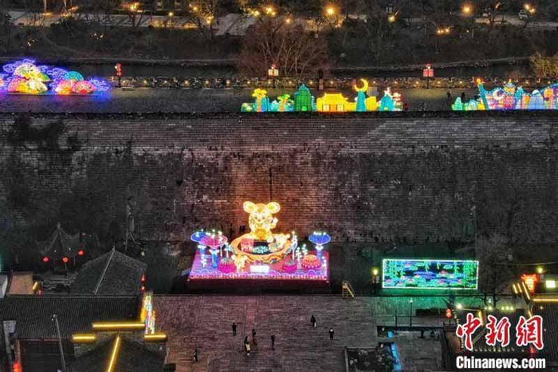 Un spectacle de lumières organisé sur l'ancien mur d'enceinte de Nanjing