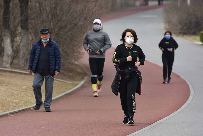 Les gens prennent une bouffée de printemps alors que Beijing voit des températures de plus de 20 degrés