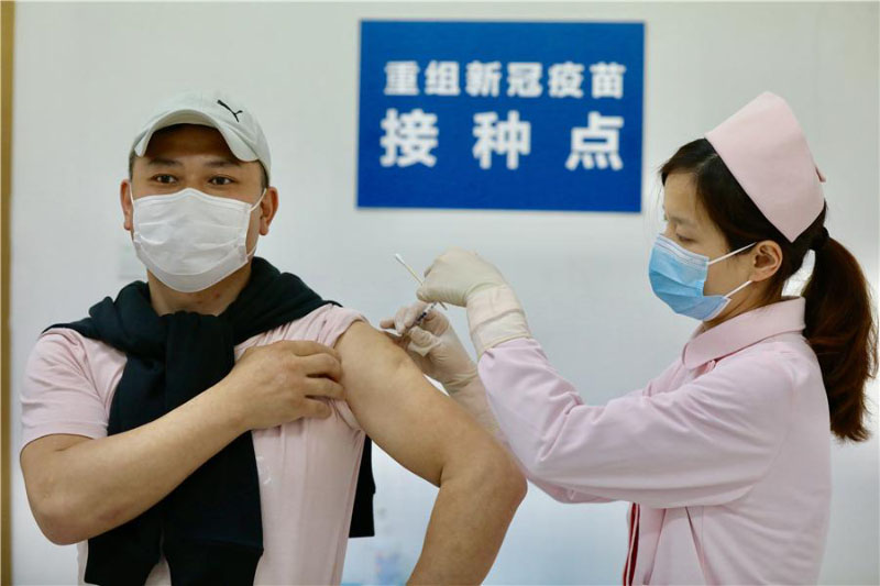 Des volontaires testent un vaccin contre le COVID-19