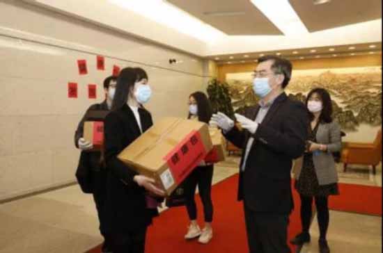 La Chine va distribuer 500 000 « kits de santé » à ses étudiants à l'étranger
