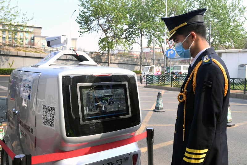 Une voiture de livraison autonome 5G mise en service à l'Institut de technologie de Beijing