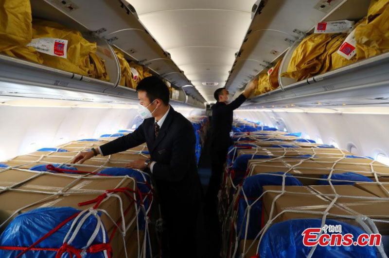 Des avions charters pour la lutte internationale contre l'épidémie décollent de Nanchang