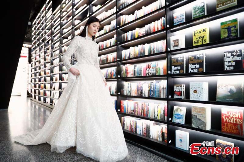 Un défilé de mode organisé dans une librairie ouverte 24h/24 à Beijing
