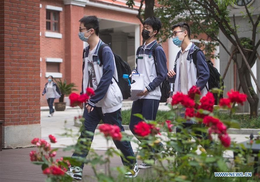 Les élèves de terminale à Wuhan reprennent les cours