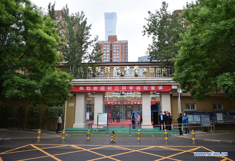 Chine : plus de 84.000 élèves en troisième année du collège retournent à l'école à Beijing