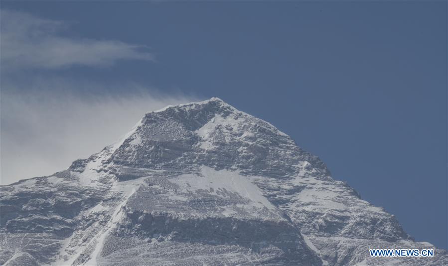 Une expédition chinoise atteint le plus haut sommet du monde et remesure sa hauteur
