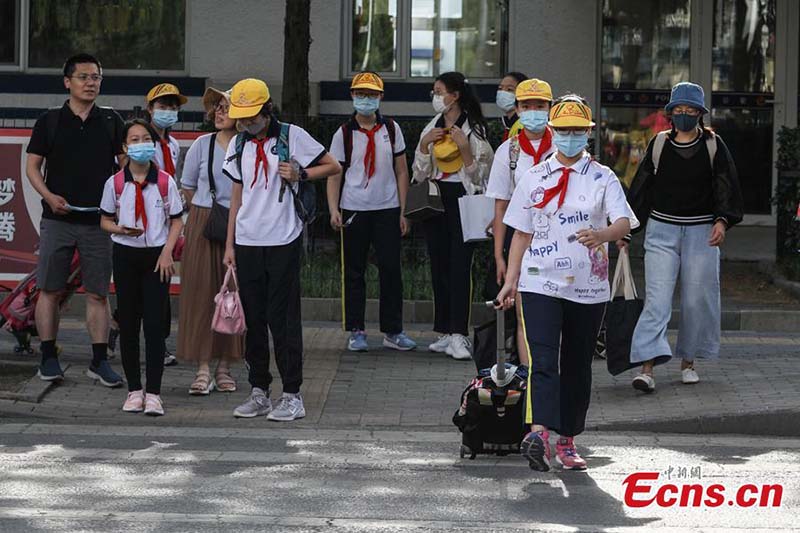 Plus de 400 000 étudiants de Beijing reprennent les cours 