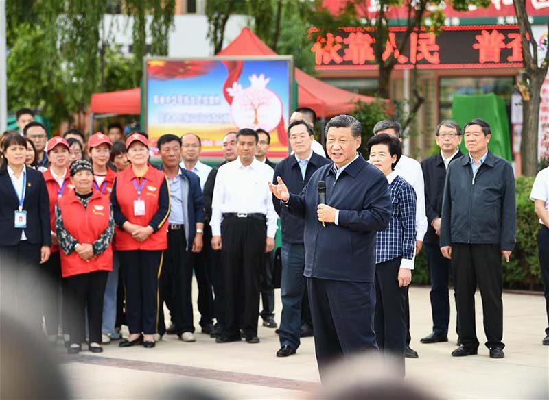 Xi Jinping : aucun groupe ethnique ne doit être laissé pour compte dans l'éradication de la pauvreté en Chine