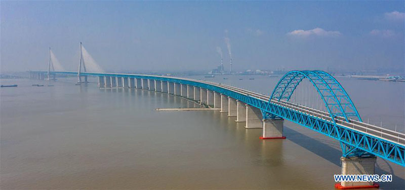 Chine : mise en service du plus long pont route-rail à haubans au monde