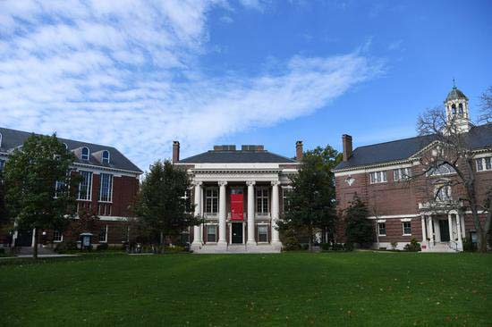 Harvard et le MIT poursuivent le gouvernement américain au sujet de la nouvelle règle sur les étudiants étrangers