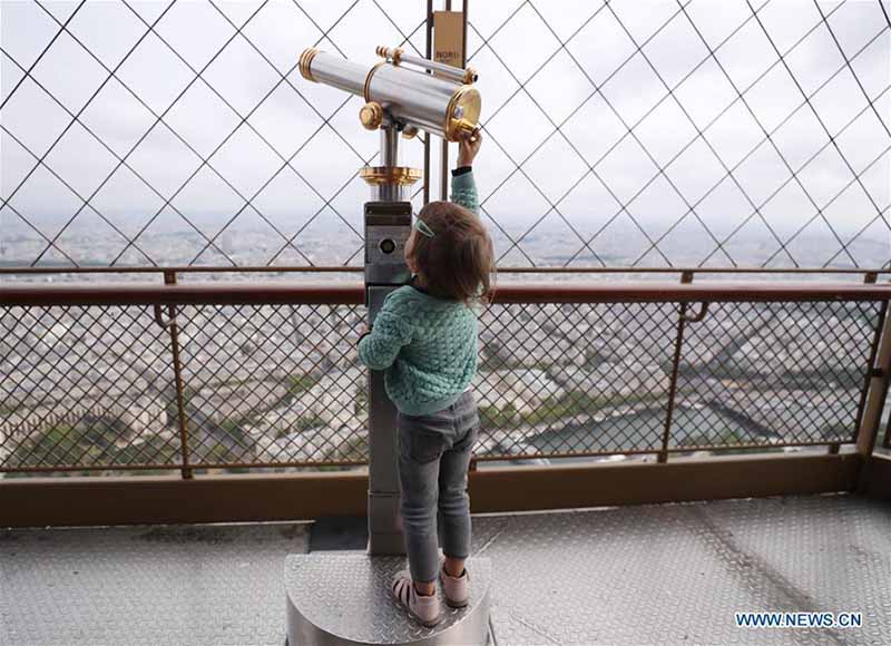 Le sommet de la Tour Eiffel rouvre au public