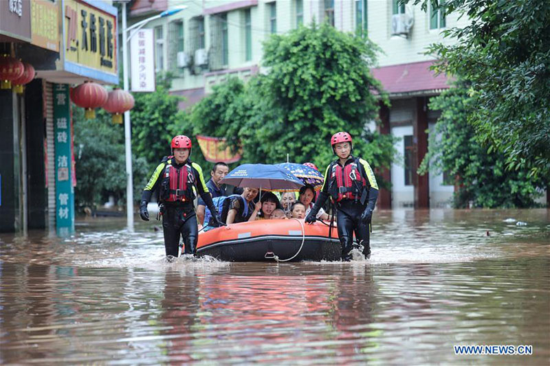 Chine : des pluies torrentielles font des ravages au Sichuan