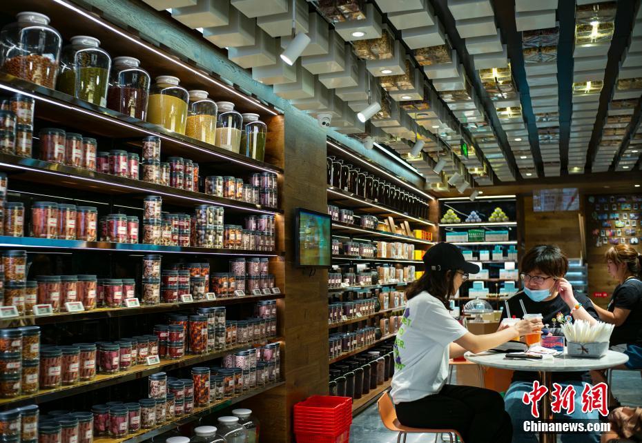Tongrentang ouvre des cafés fusion pour cibler les jeunes consommateurs