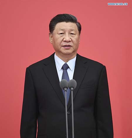 Xi Jinping remet le drapeau à la force de la police