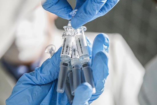 Un vaccin anti-COVID-19 chinois pourrait être disponible pour un usage public dès novembre