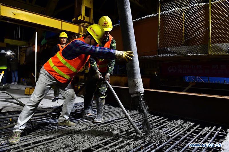 Chine : chantier de construction d'un chemin de fer à grande vitesse dans l'est