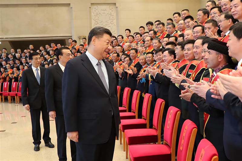Xi Jinping rencontre des modèles de la promotion de la solidarité militaro-civile