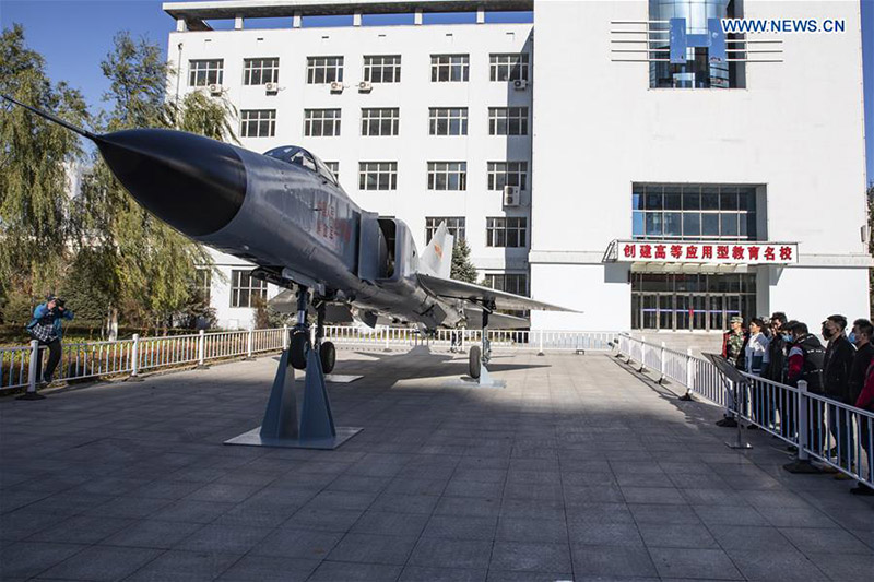 Harbin : un avion de chasse déclassé entre à l'université