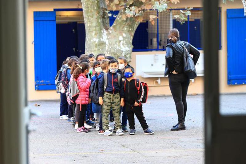 France : une rentrée scolaire en plein reconfinement