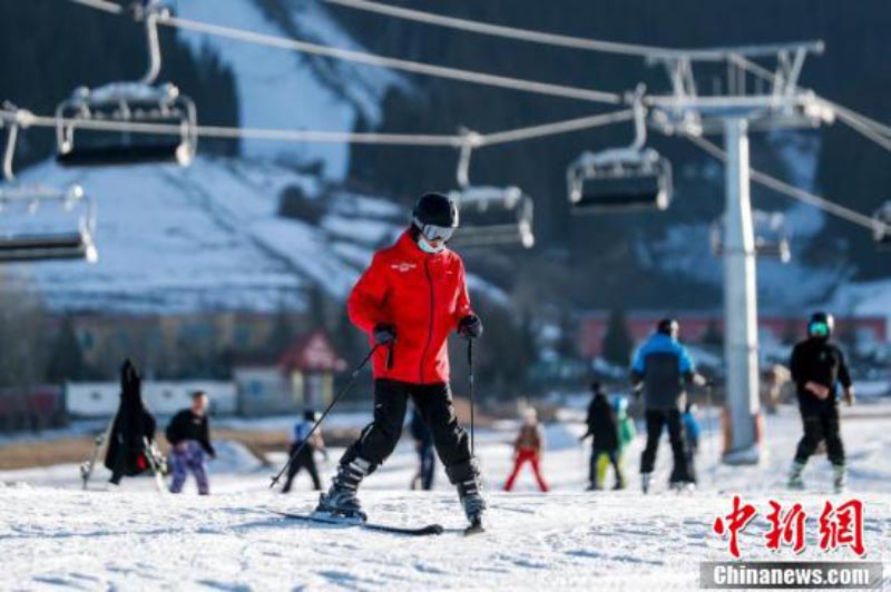 Les stations de ski autour d'Urumqi se préparent pour la nouvelle saison de neige