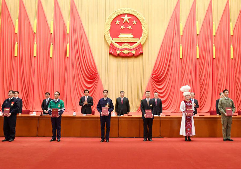 Xi Jinping appelle la classe ouvrière à faire de nouveaux efforts historiques pour la modernisation de la Chine