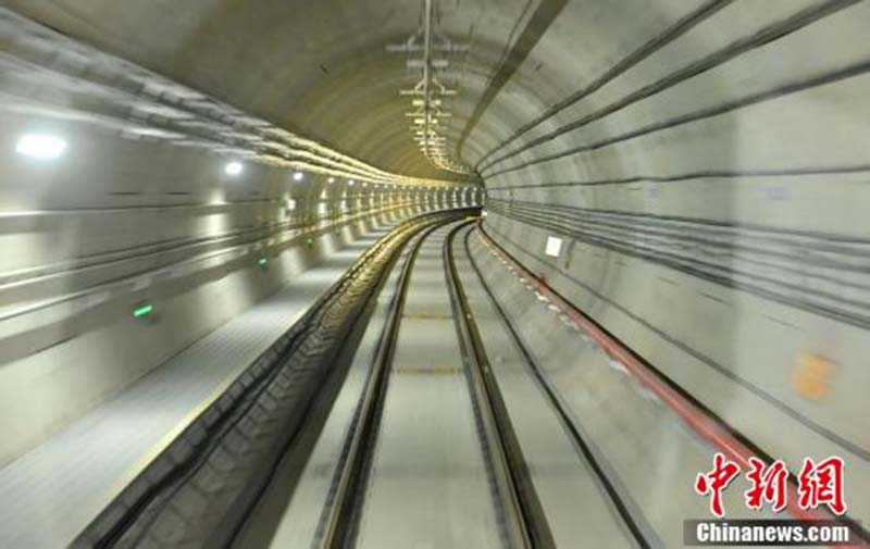 A la découverte de la première ligne de métro entièrement automatisée et sans conducteur de l'ouest de la Chine