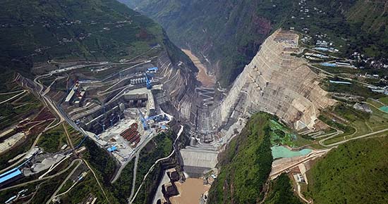 Les tunnels de déversoir du méga projet hydroélectrique de Baihetan sont achevés