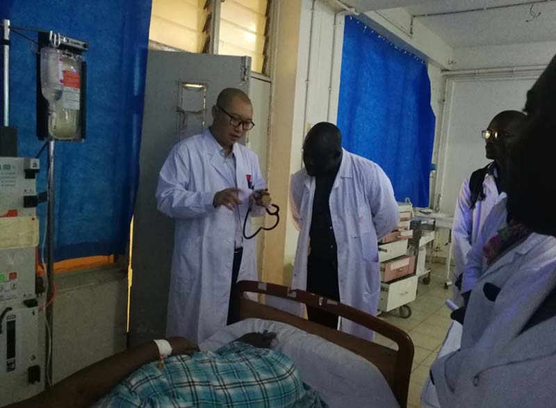 Une équipe médicale chinoise rentre chez elle après 18 mois en Afrique