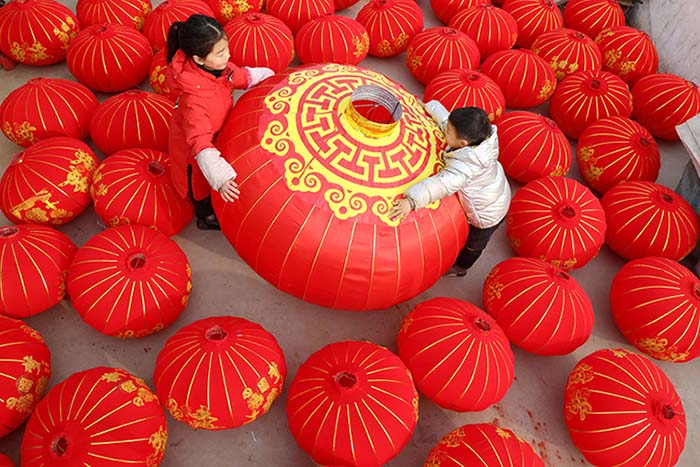 Les lanternes rouges symbolisent l'approche des vacances du Nouvel An chinois