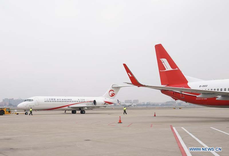Chine : avion de ligne ARJ21 à Shanghai