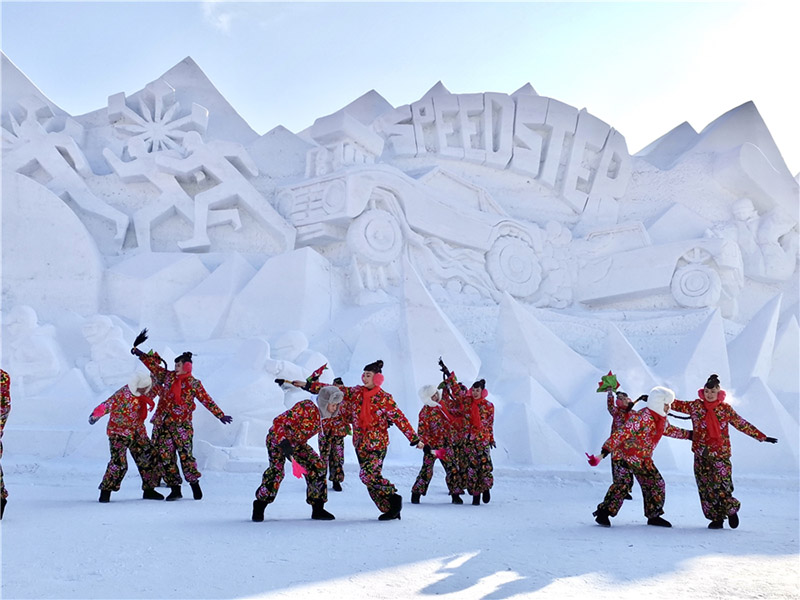 La Saison publique nationale de neige et de glace apporte les plaisirs de l'hiver