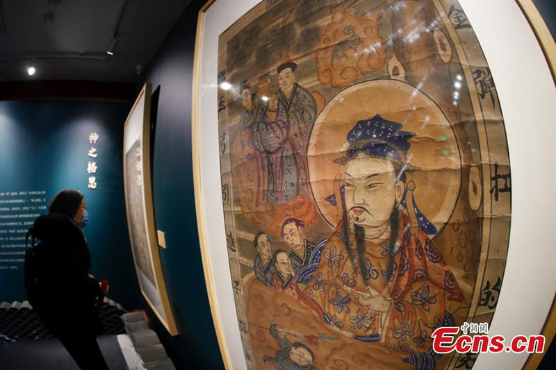 Début d'une exposition de peintures sur bois du Nouvel An au palais du Prince Gong à Beijing