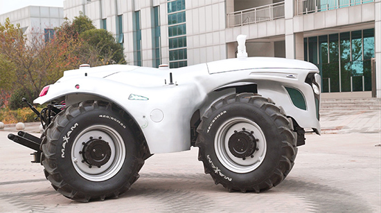 Le premier 5G tracteur autonome du monde redéfinit l'industrie