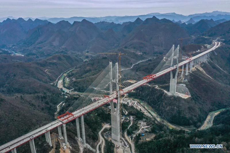 Chine : chantier d'un pont d'autoroute dans le sud-ouest
