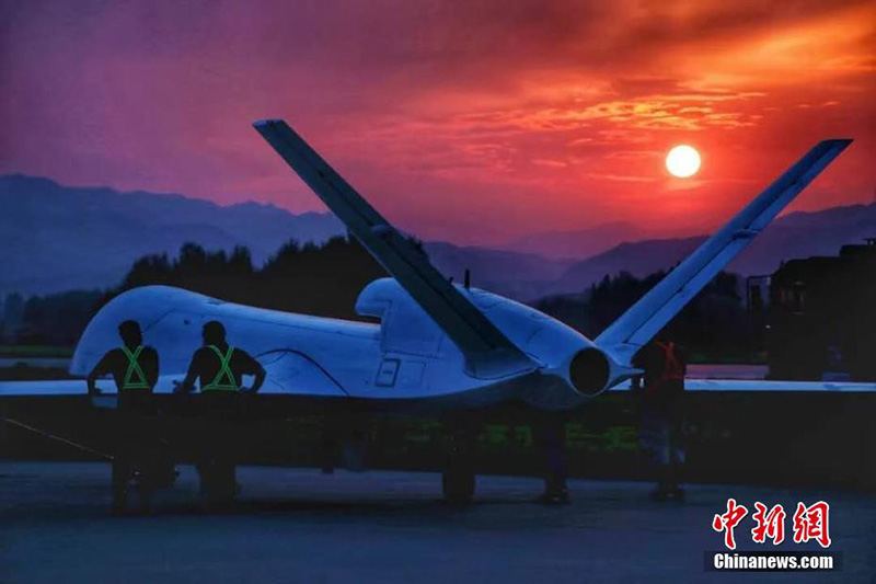 Premier vol réussi pour le drone chinois WJ-700 avec des capacités de frappe de précision en combat air-sol