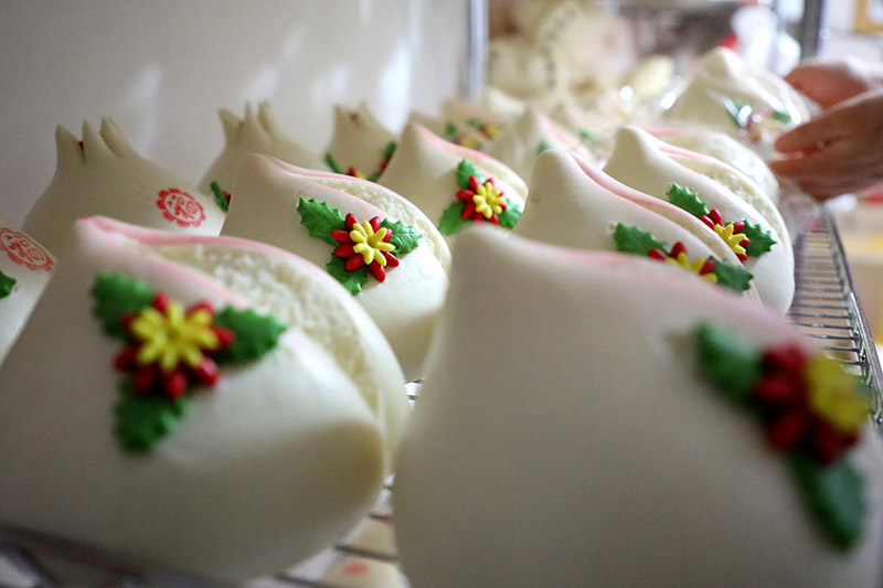 Les boulangers de Weihai préparent des petits pains de fête