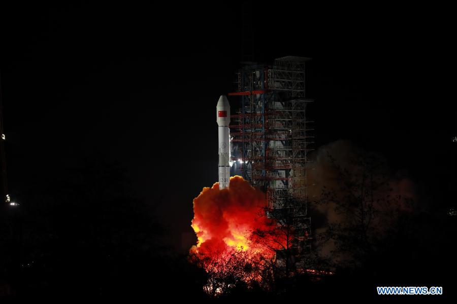 La Chine lance un nouveau satellite de télécommunication mobile