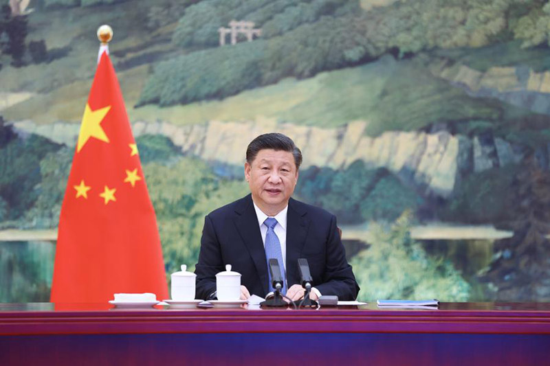 Xi Jinping entend un rapport d'activité présenté par la chef de l'exécutif de la RAS de Hong Kong