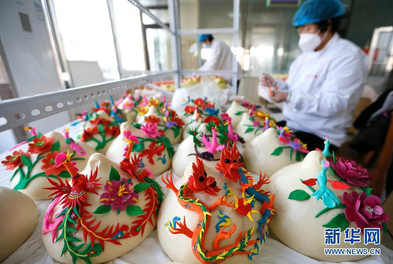 Shandong : la ville de Jimo prépare la fête du Printemps avec une variété de pain cuit à la vapeur fait à la main