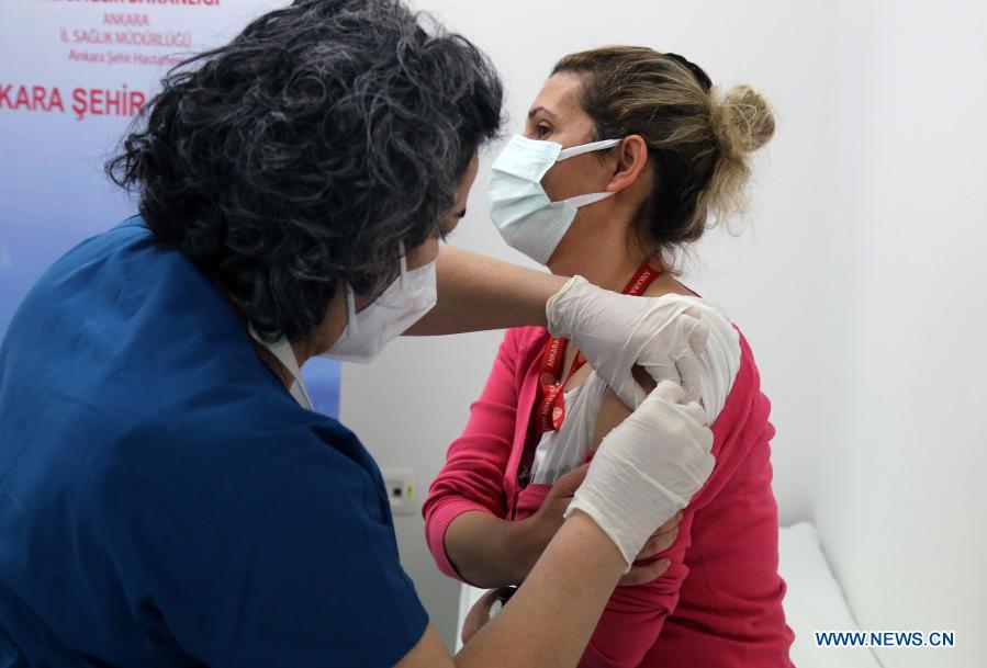 Plus de 3 millions de Turcs reçoivent le vaccin chinois Sinovac