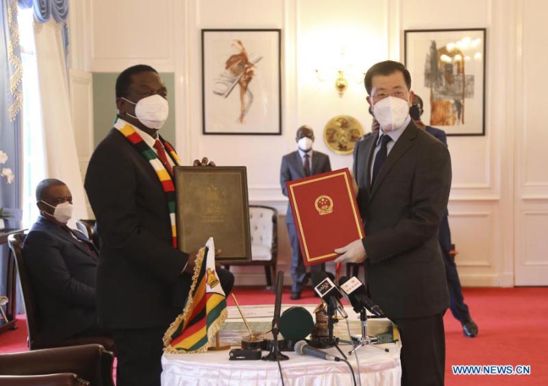 Le Zimbabwe reçoit 200.000 doses de vaccin contre le COVID-19 données par la Chine