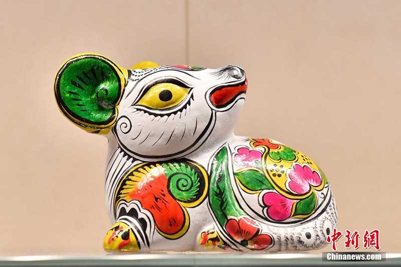  Les sculptures colorées en argile des 12 signes du zodiaque chinois exposées au Musée national de Chine à Beijing