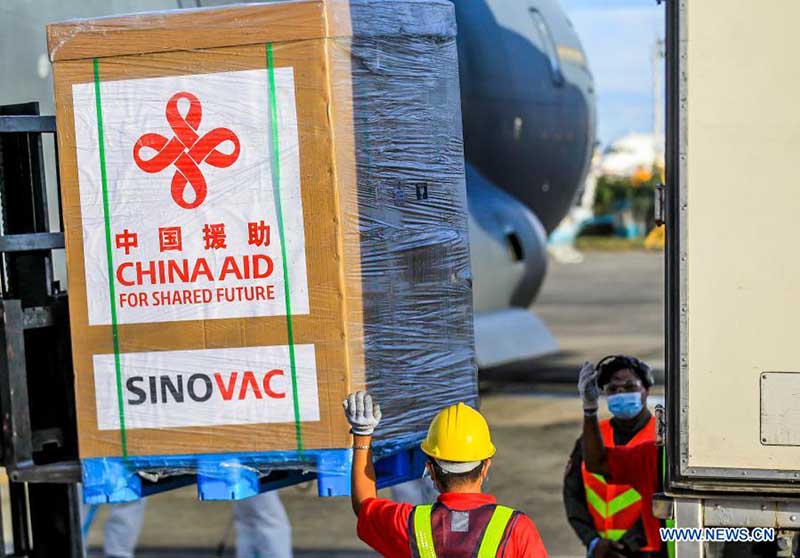 (COVID-19) Arrivée aux Philippines de vaccins offerts par la Chine