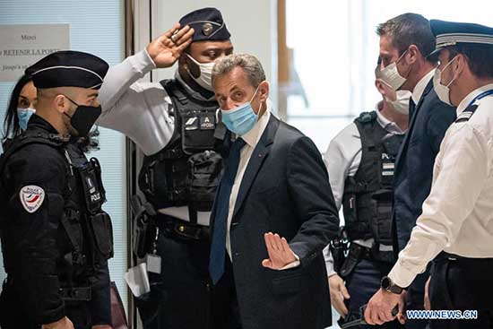 L'ancien président français Nicolas Sarkozy condamné à la prison pour corruption et trafic d'influence
