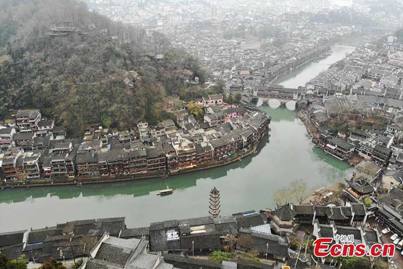 Zoom avant sur la belle ville de Fenghuang