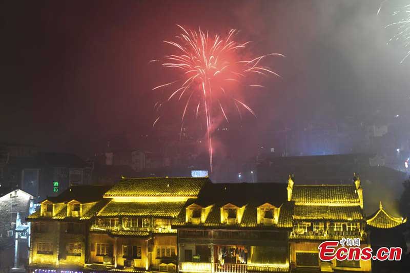 Zoom avant sur la belle ville de Fenghuang