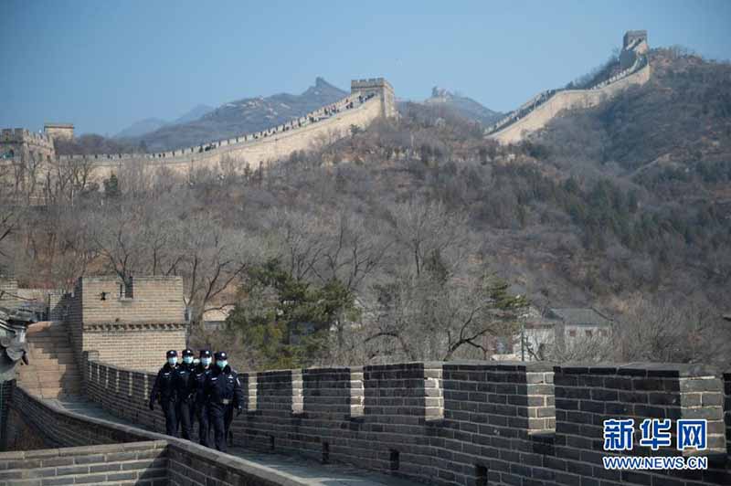 Des policières patrouillent sur la Grande Muraille