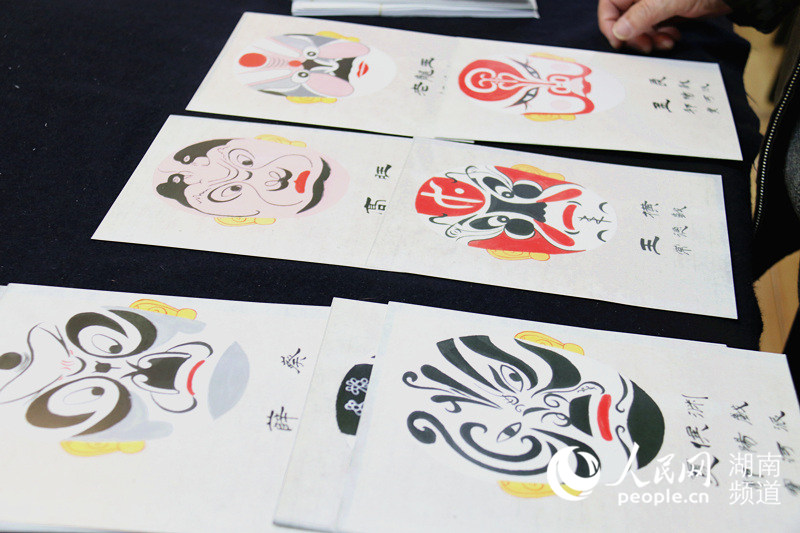 Un homme de 76 ans de Changsha a peint 3000 masques en 30 ans